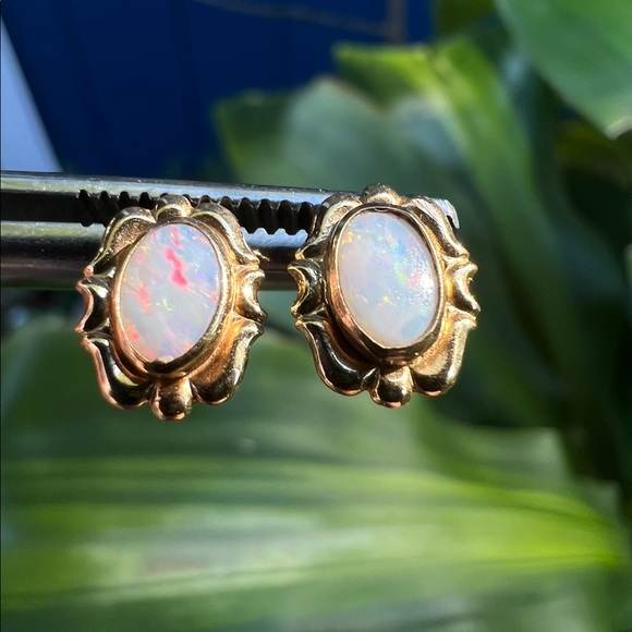 Vintage solid 14k yellow gold genuine opal earrings - Picture 8 of 16